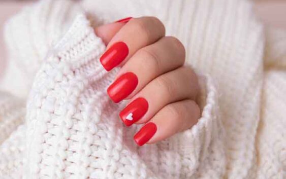 How to apply nail polish without overflowing？