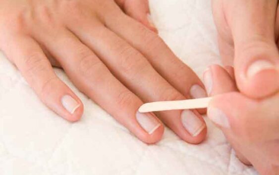 How to push cuticles back?