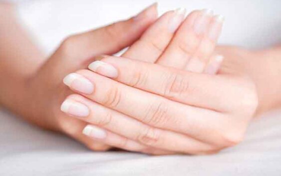 How to properly prepare your nails before applying?