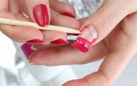 How to remove your semi-permanent nail polish naturally?